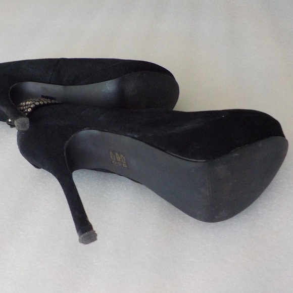 Steve Madden Black Heels with Silver Accents - Picture 9 of 10